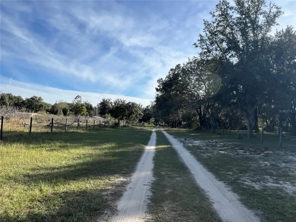 18250 Ravenswood Road Altoona FL 32702
