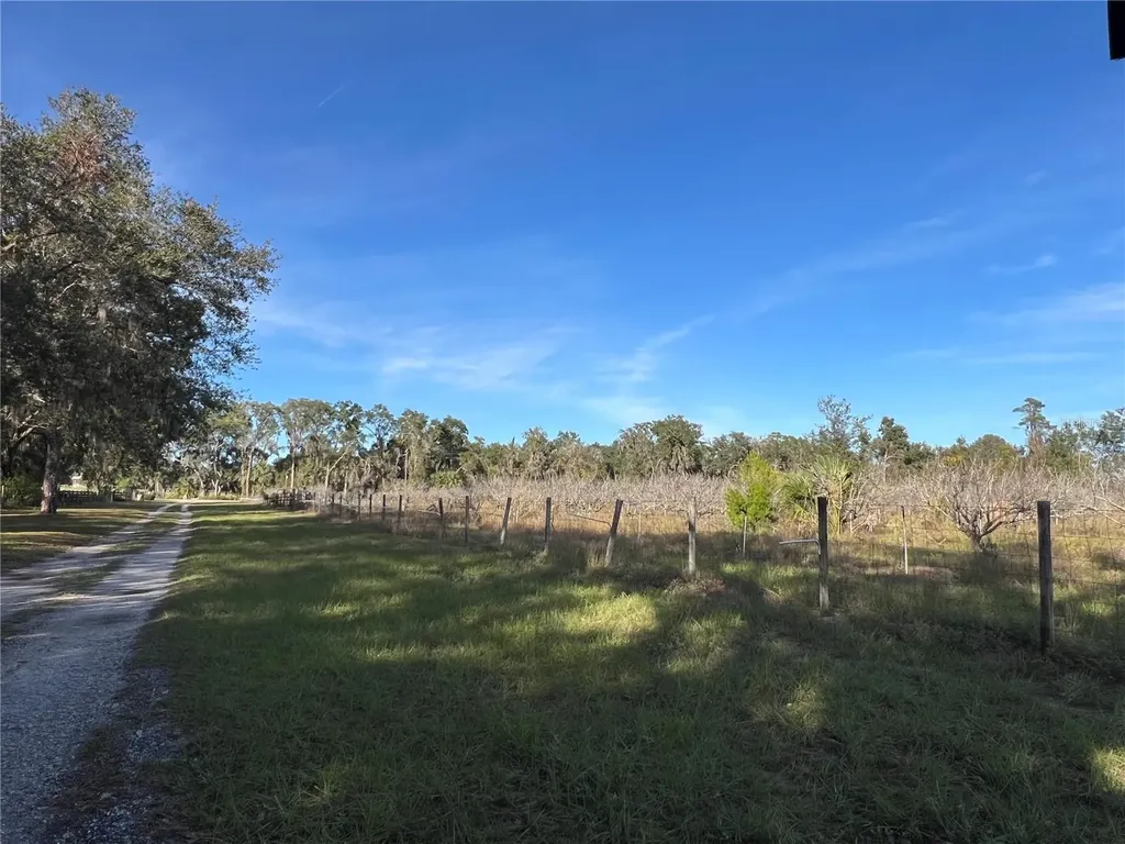 18250 Ravenswood Road Altoona FL 32702