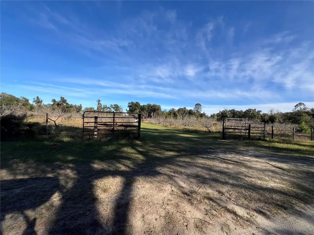 18250 Ravenswood Road Altoona FL 32702
