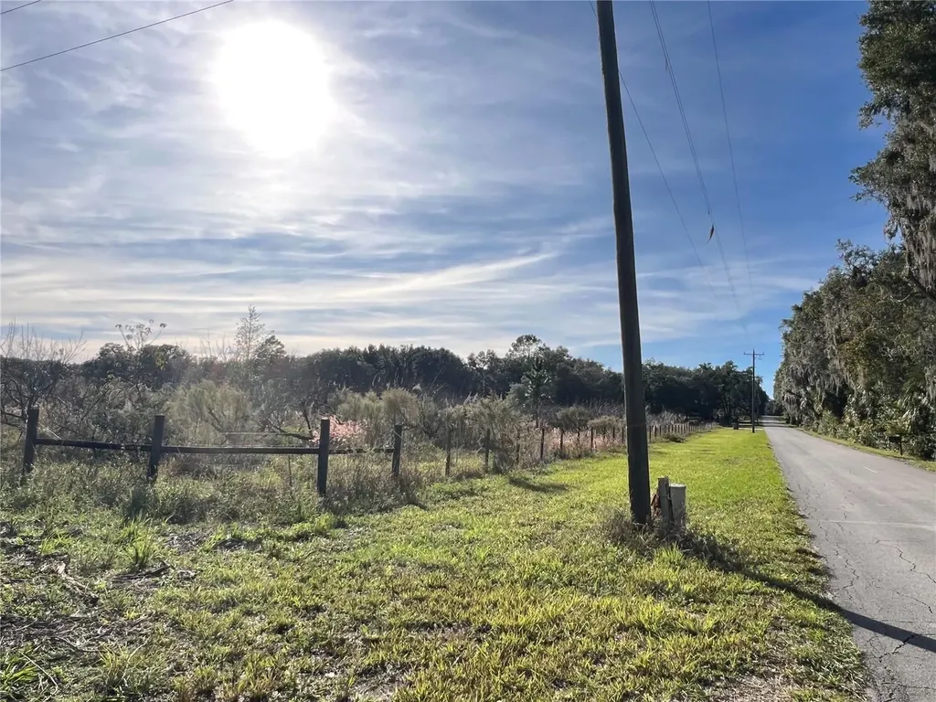 18250 Ravenswood Road Altoona FL 32702
