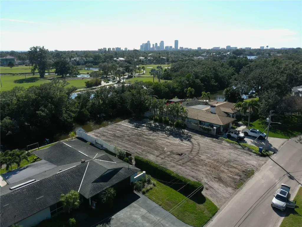 746 31st Avenue NE St Petersburg FL 33704