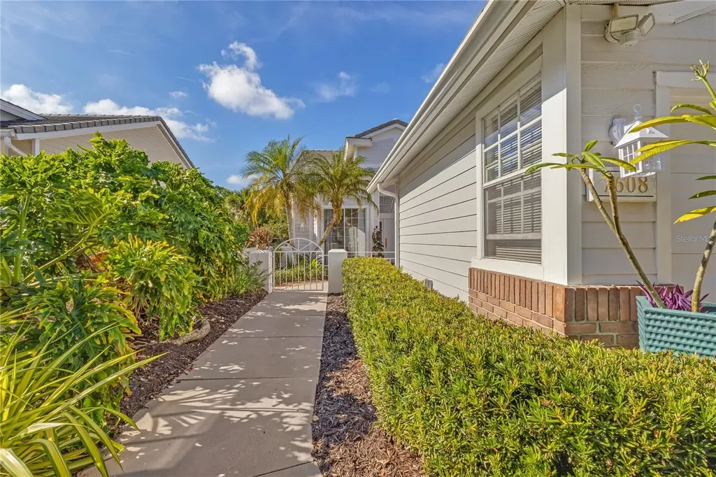 7608 Whitebridge Glen University Park FL 34201