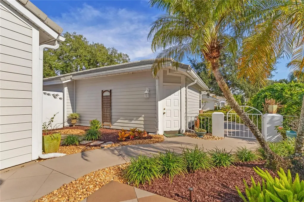 7608 Whitebridge Glen University Park FL 34201