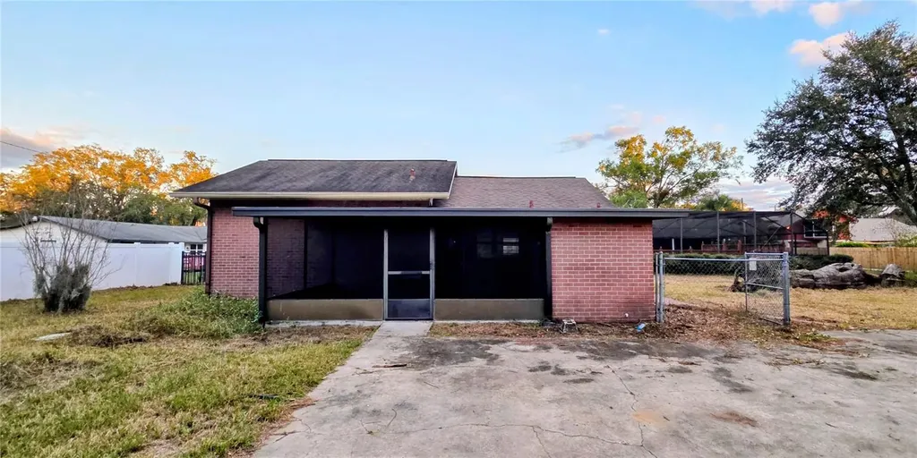 1702 S Miller Road Valrico FL 33594