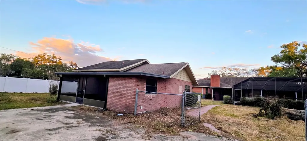 1702 S Miller Road Valrico FL 33594