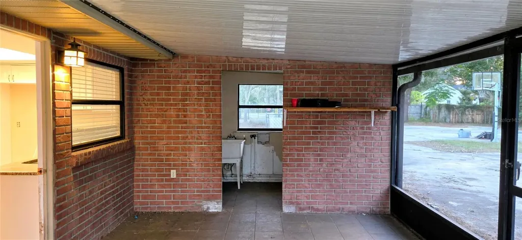 1702 S Miller Road Valrico FL 33594