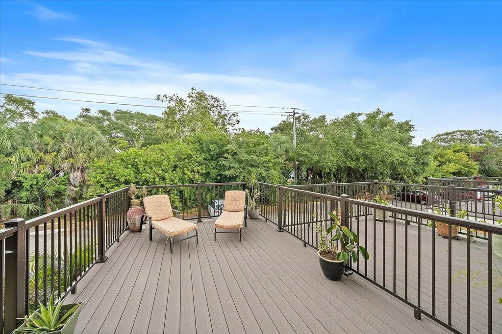 3357 Ramblewood Drive N Sarasota FL 34237