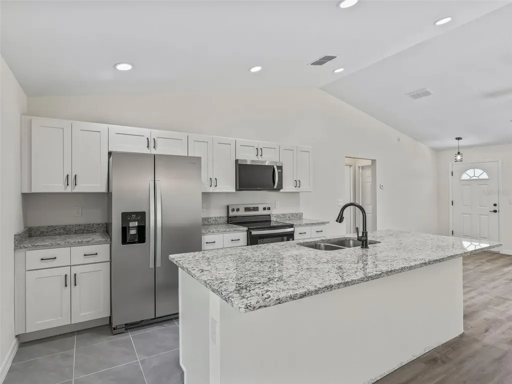 118 Bay Drive Ocklawaha FL 32179
