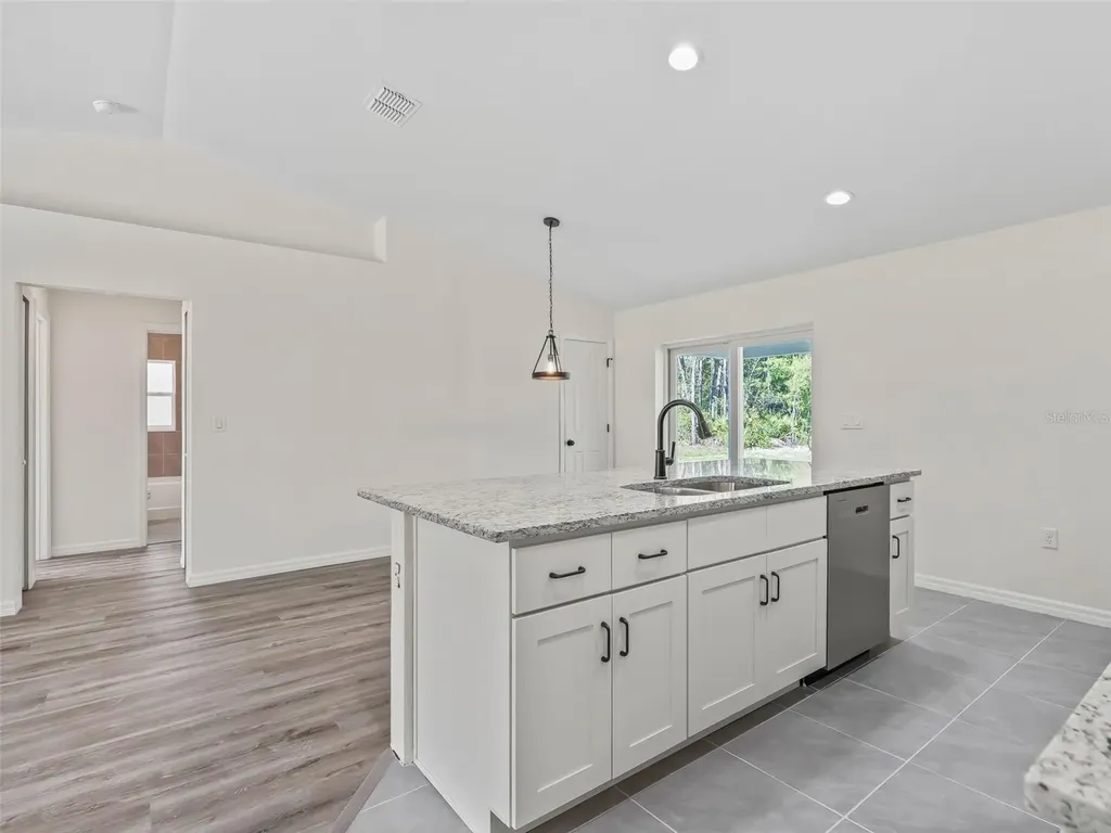 118 Bay Drive Ocklawaha FL 32179