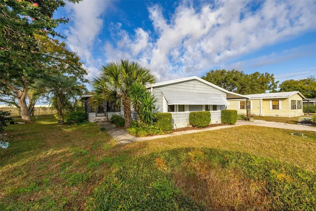 2118 Canopy Circle Zellwood FL 32798