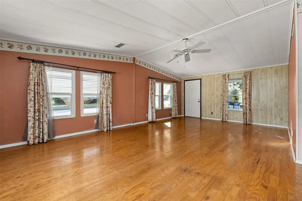 2118 Canopy Circle Zellwood FL 32798
