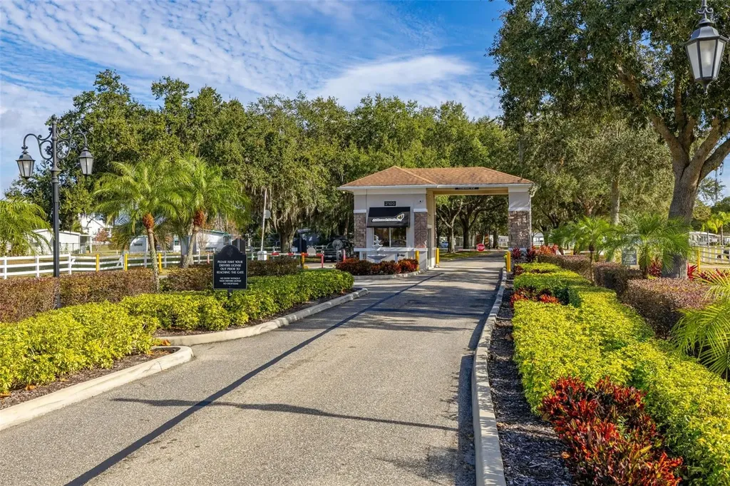 2118 Canopy Circle Zellwood FL 32798