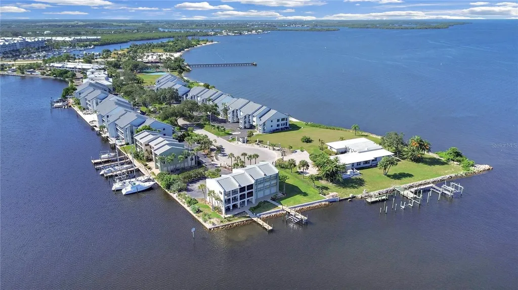 907 Bahia Del Sol Drive Ruskin FL 33570