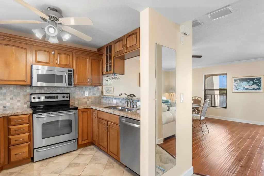 907 Bahia Del Sol Drive Ruskin FL 33570