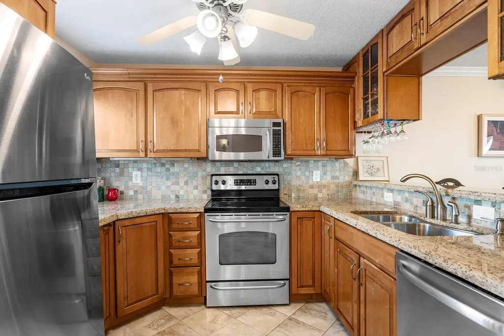 907 Bahia Del Sol Drive Ruskin FL 33570