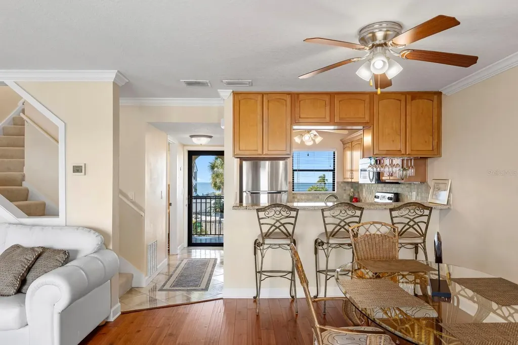 907 Bahia Del Sol Drive Ruskin FL 33570