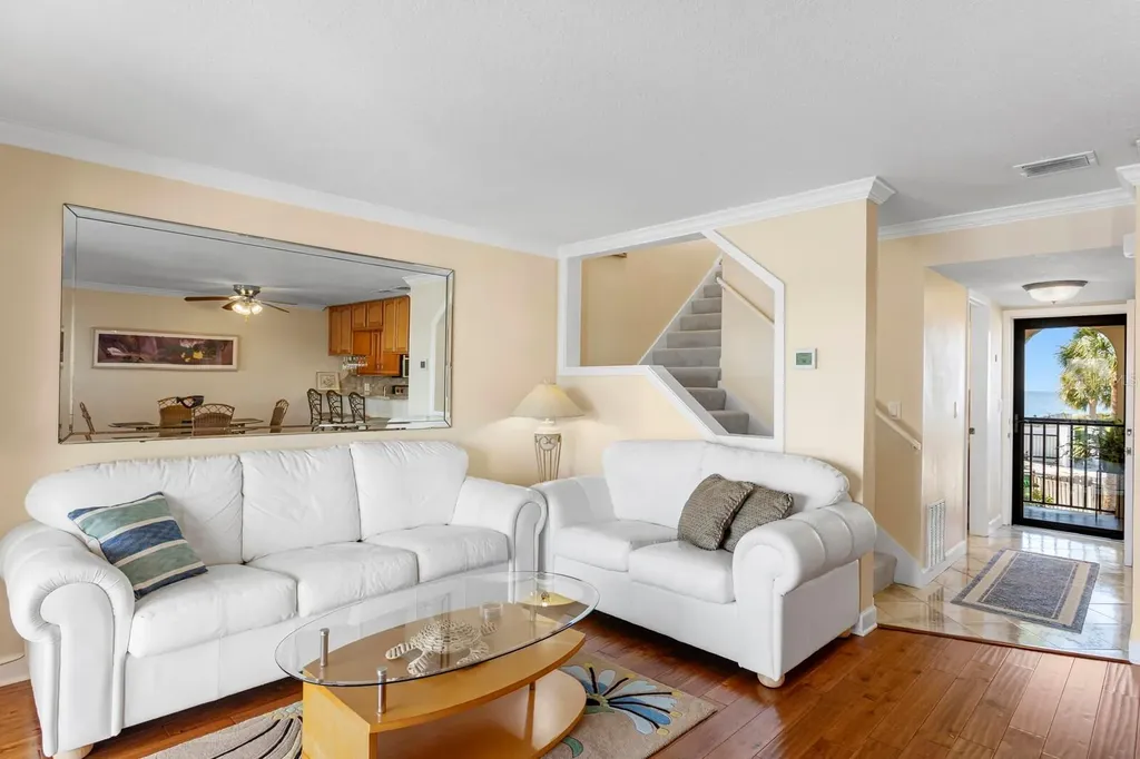 907 Bahia Del Sol Drive Ruskin FL 33570