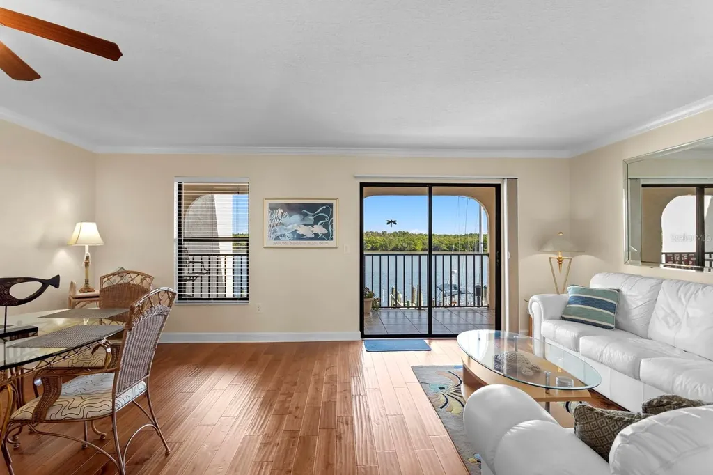 907 Bahia Del Sol Drive Ruskin FL 33570