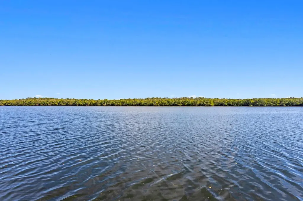 907 Bahia Del Sol Drive Ruskin FL 33570