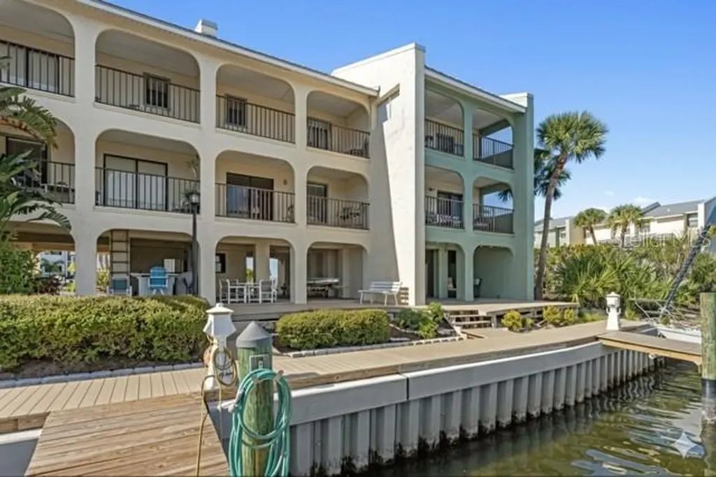 907 Bahia Del Sol Drive Ruskin FL 33570