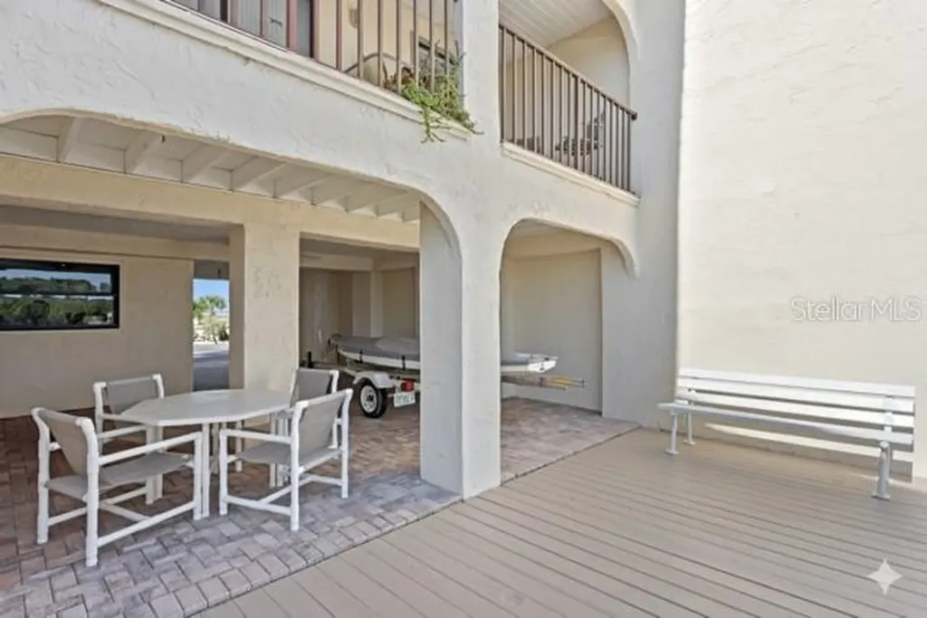 907 Bahia Del Sol Drive Ruskin FL 33570