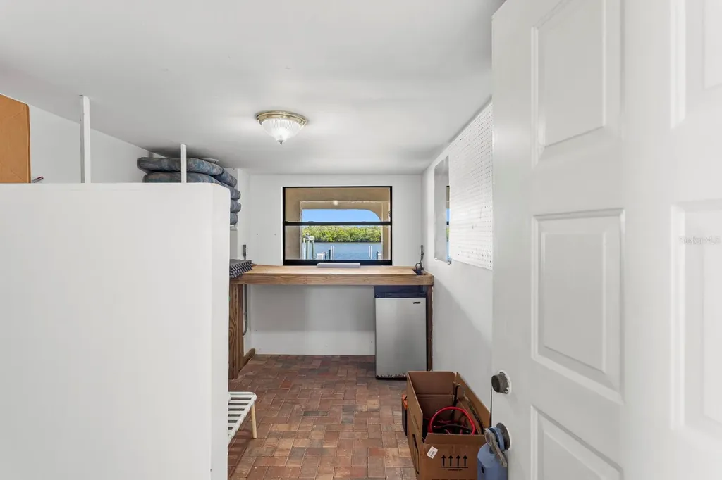 907 Bahia Del Sol Drive Ruskin FL 33570