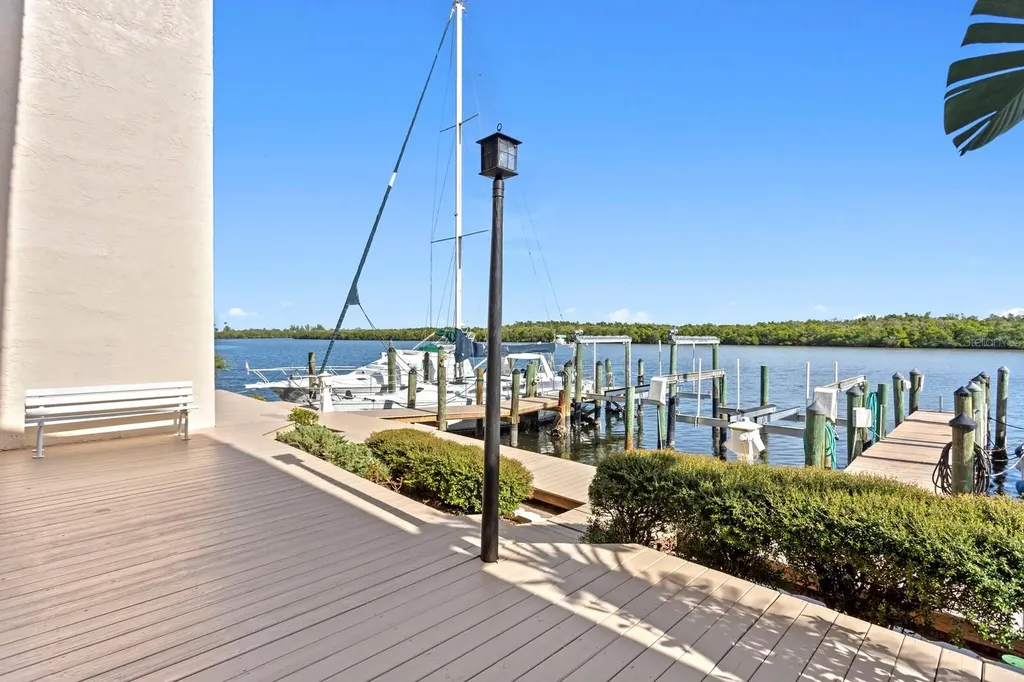 907 Bahia Del Sol Drive Ruskin FL 33570