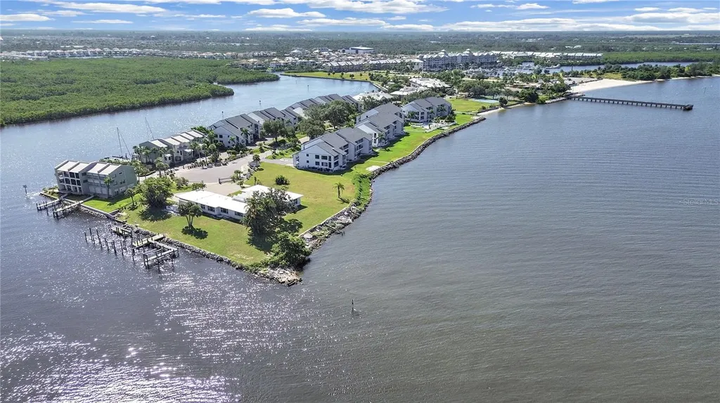 907 Bahia Del Sol Drive Ruskin FL 33570