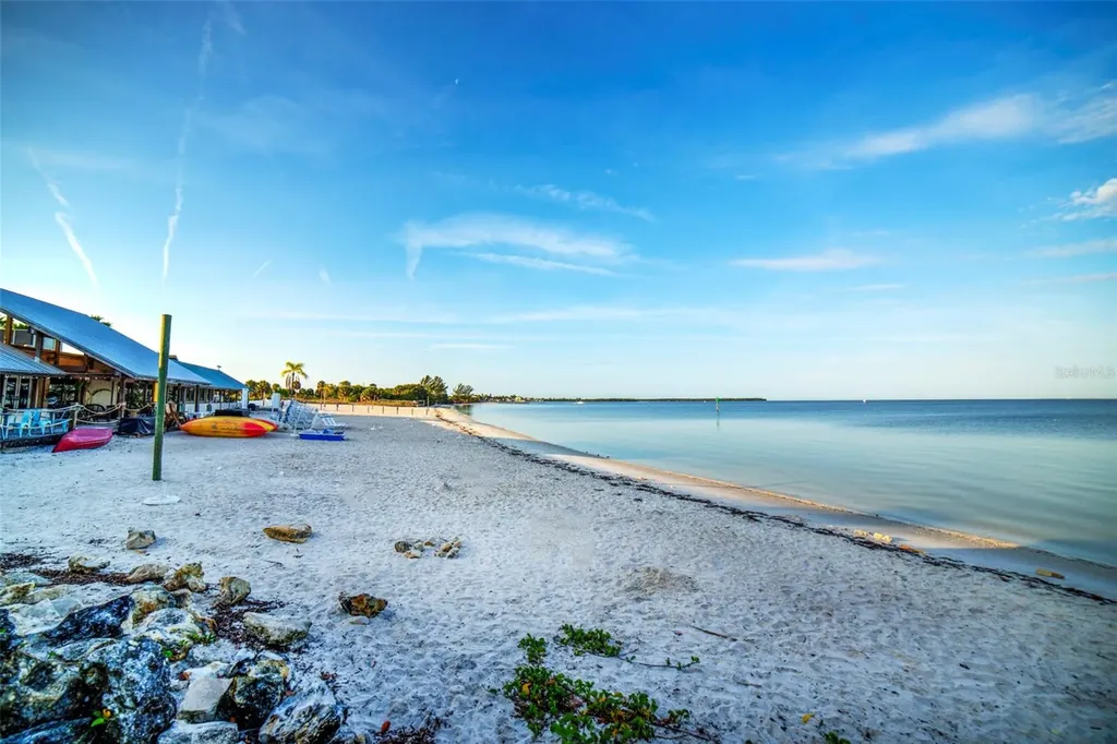 907 Bahia Del Sol Drive Ruskin FL 33570