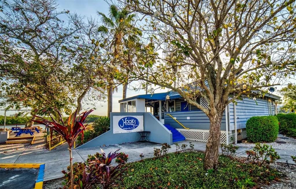 907 Bahia Del Sol Drive Ruskin FL 33570