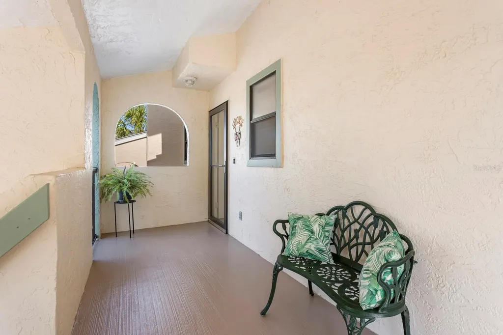 907 Bahia Del Sol Drive Ruskin FL 33570