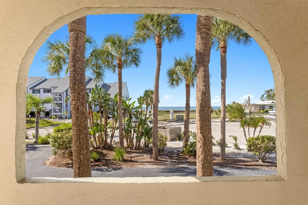 907 Bahia Del Sol Drive Ruskin FL 33570