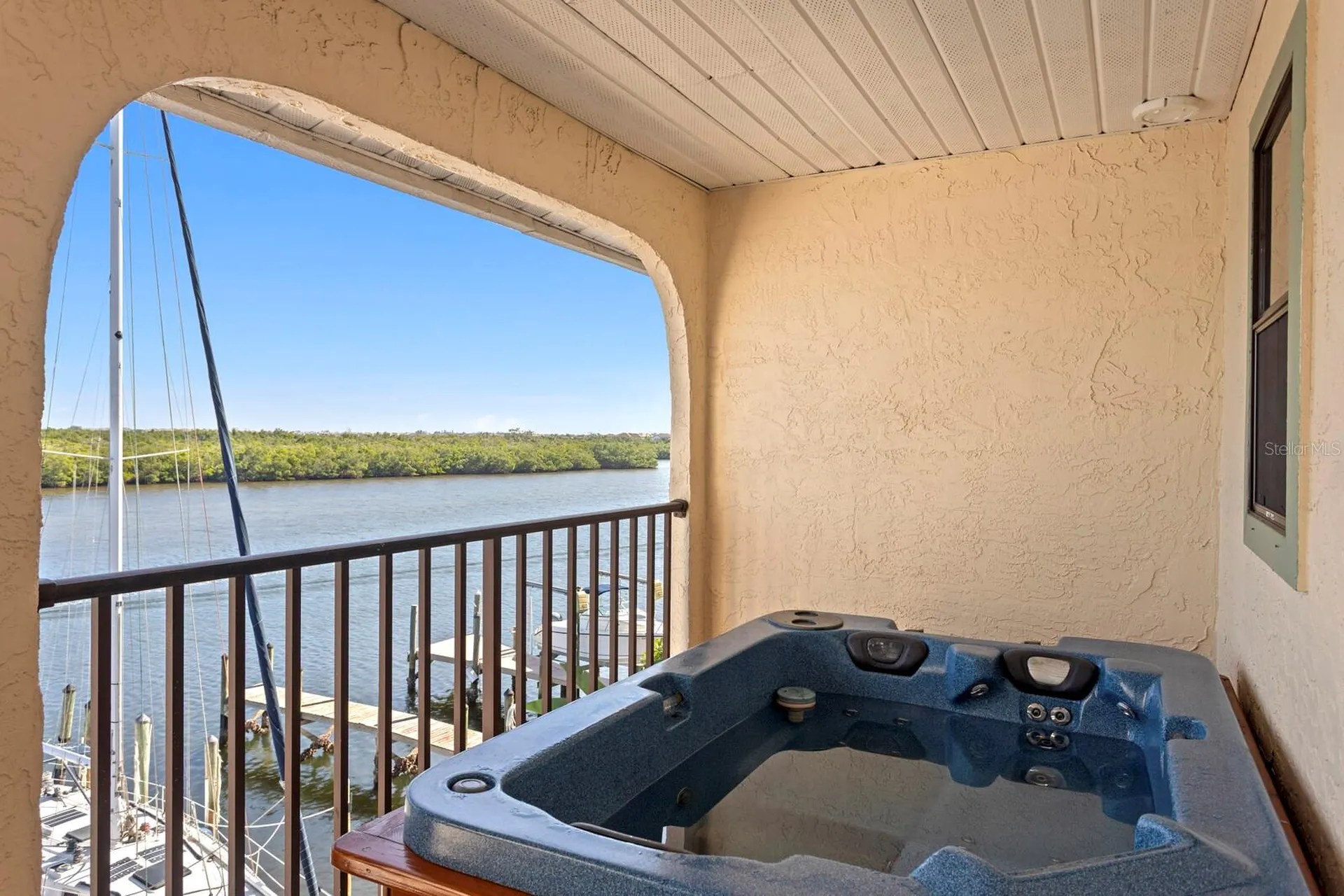 907 Bahia Del Sol Drive Ruskin FL 33570