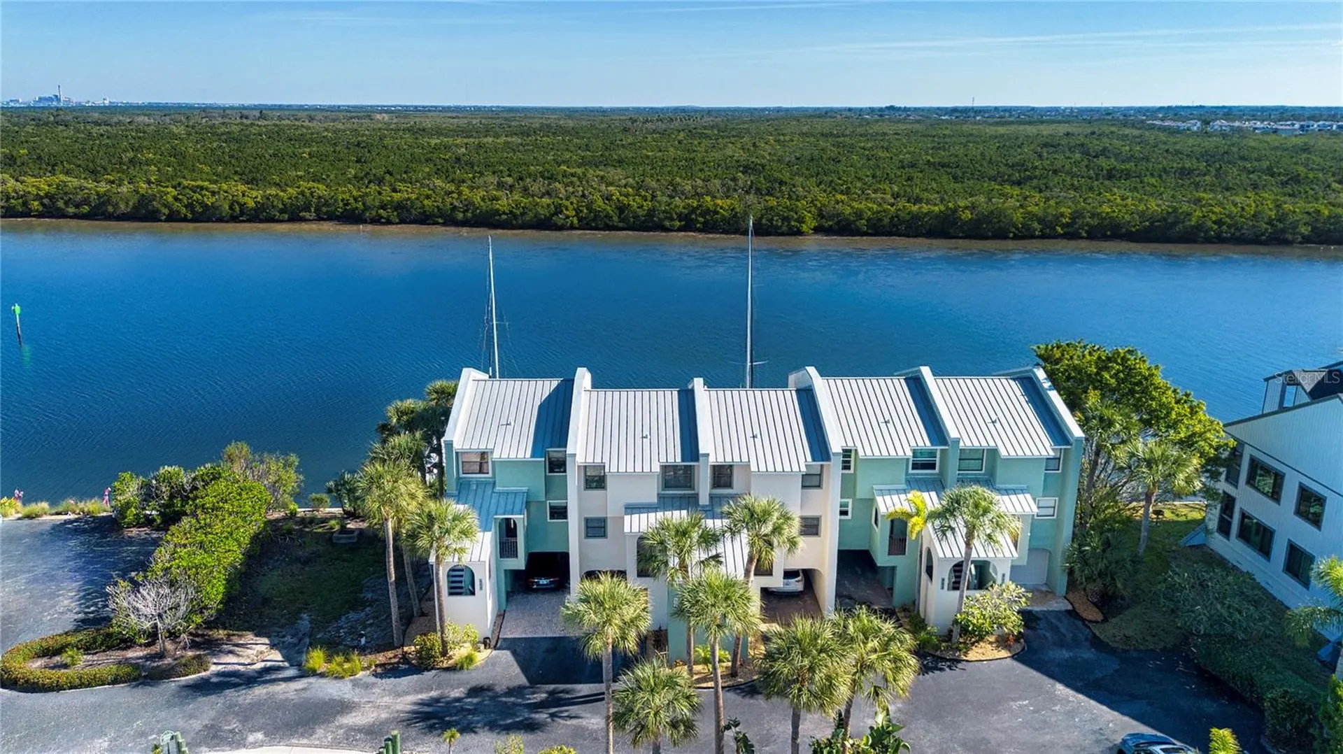 907 Bahia Del Sol Drive Ruskin FL 33570