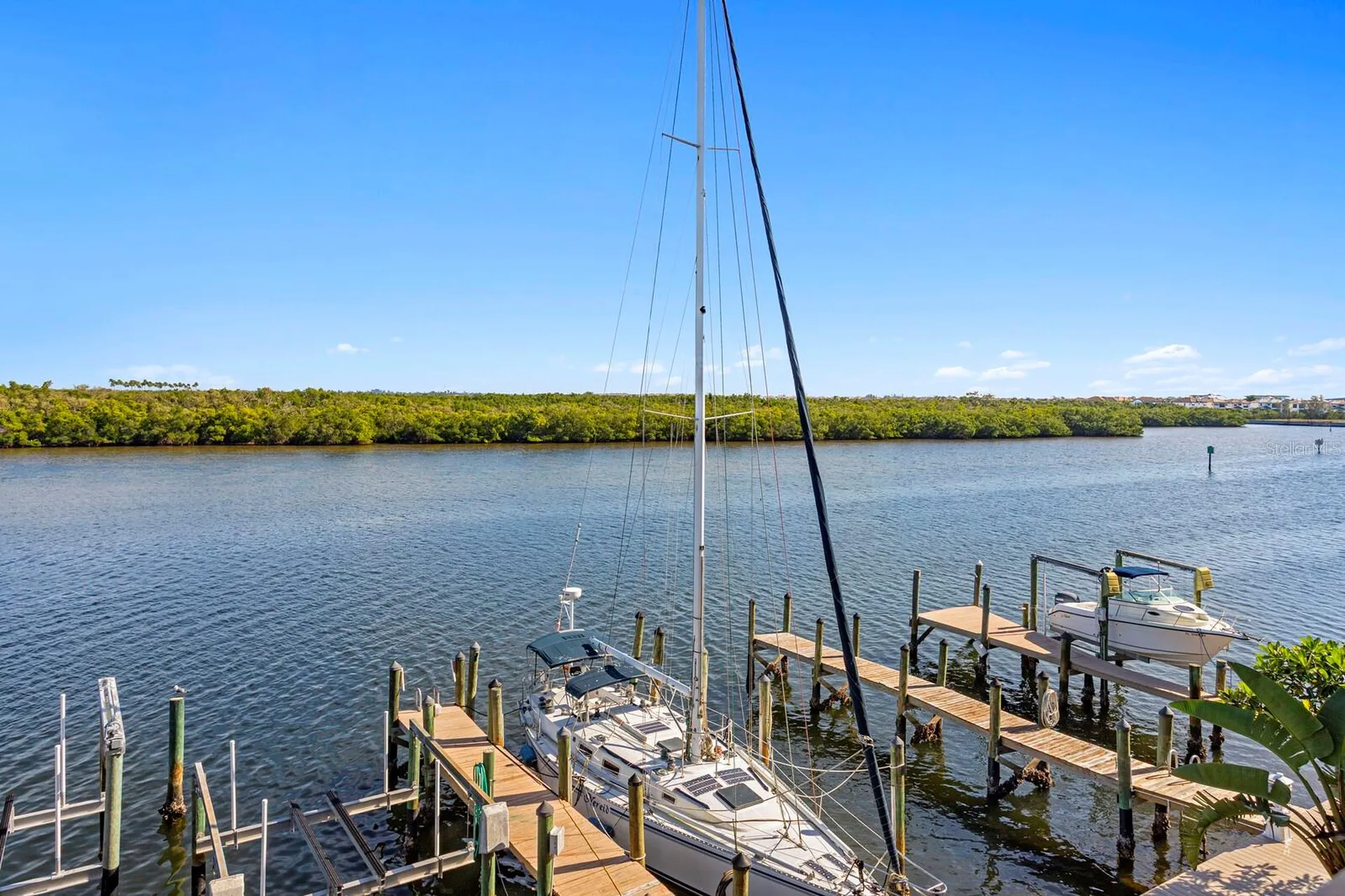 907 Bahia Del Sol Drive Ruskin FL 33570