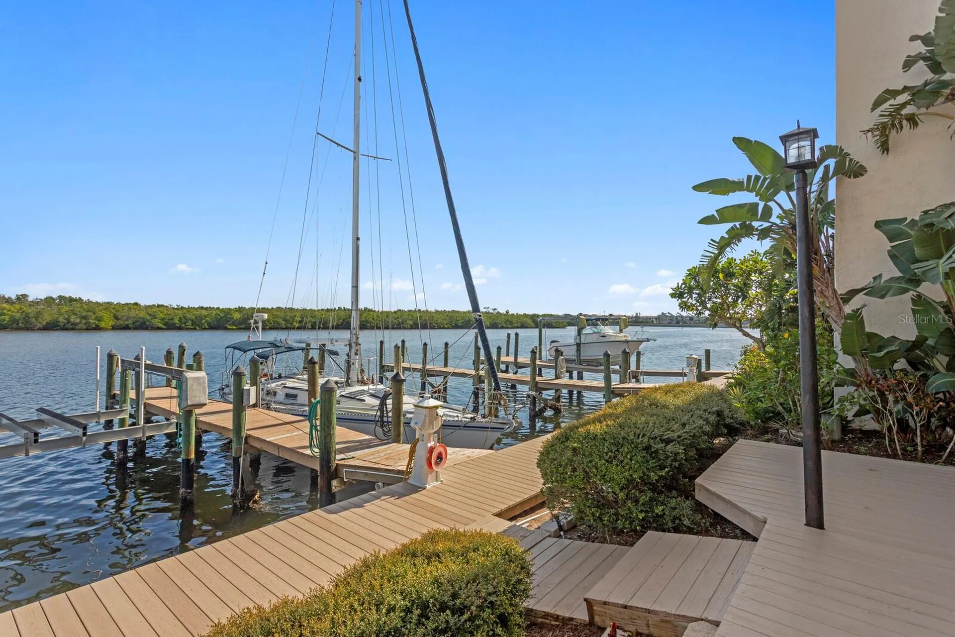 907 Bahia Del Sol Drive Ruskin FL 33570