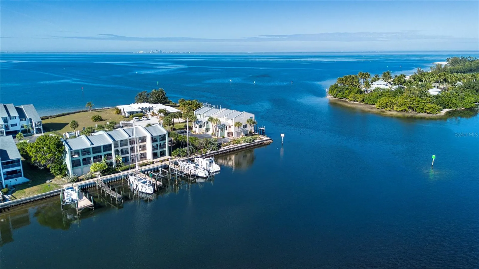 907 Bahia Del Sol Drive Ruskin FL 33570