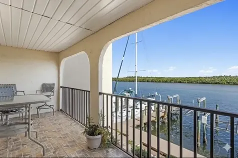 907 Bahia Del Sol Drive Ruskin FL 33570