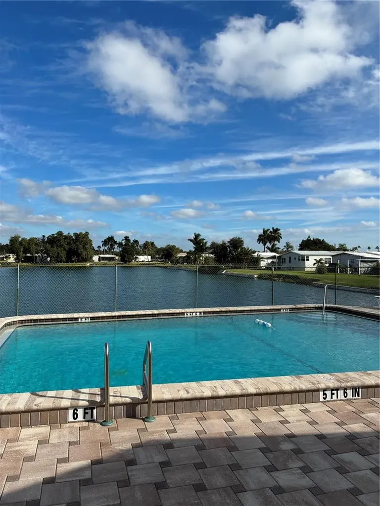 204 52nd Avenue Plaza E Bradenton FL 34203