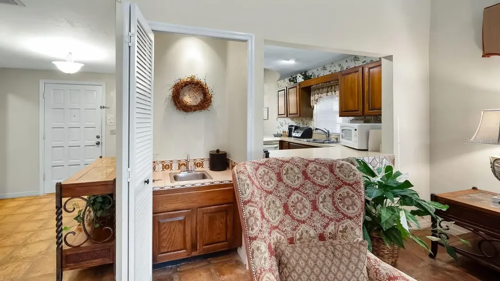 708 Santa Cruz Lane Howey In The Hills FL 34737