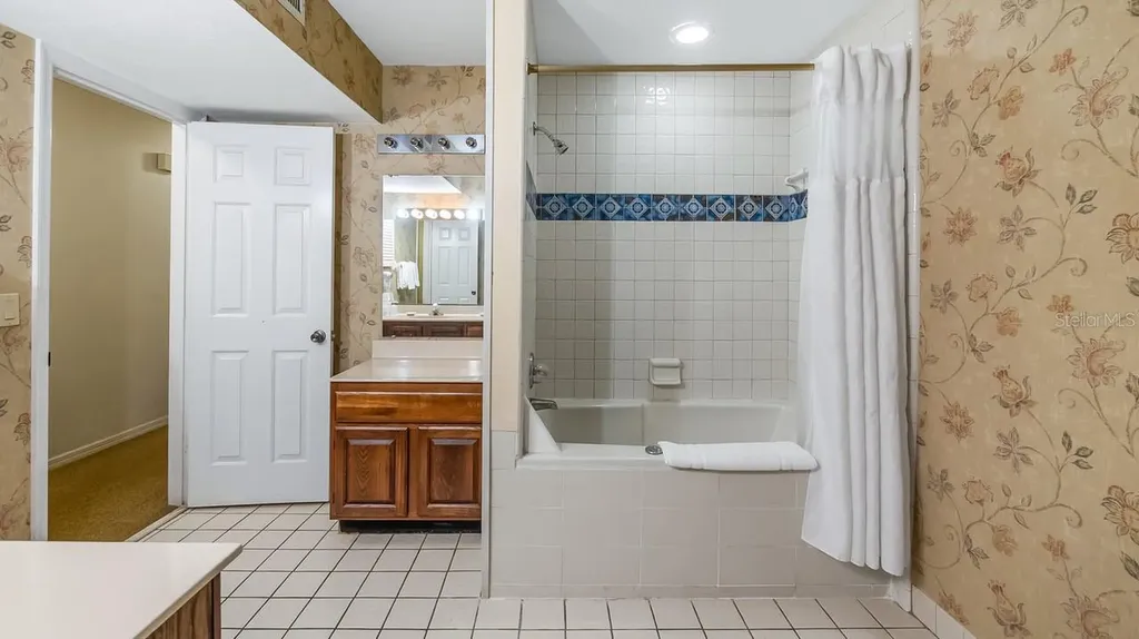 708 Santa Cruz Lane Howey In The Hills FL 34737