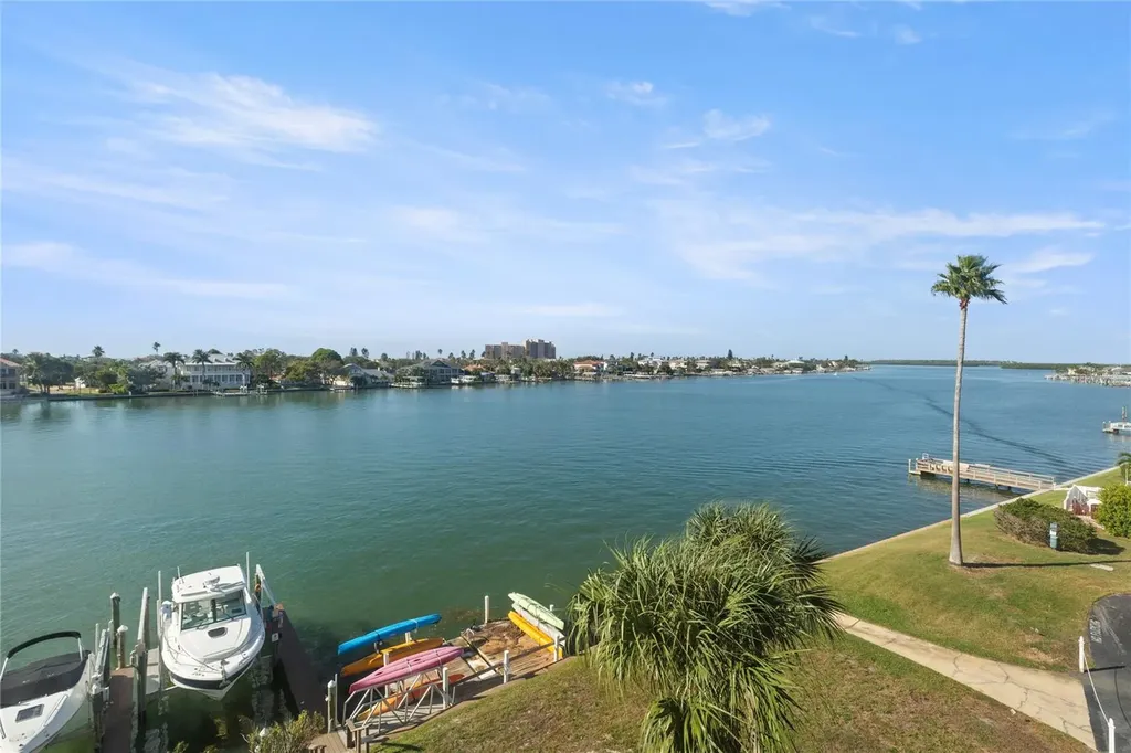 736 Island Way Clearwater FL 33767