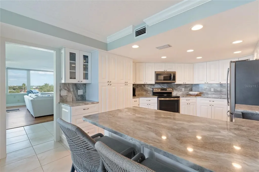 736 Island Way Clearwater FL 33767