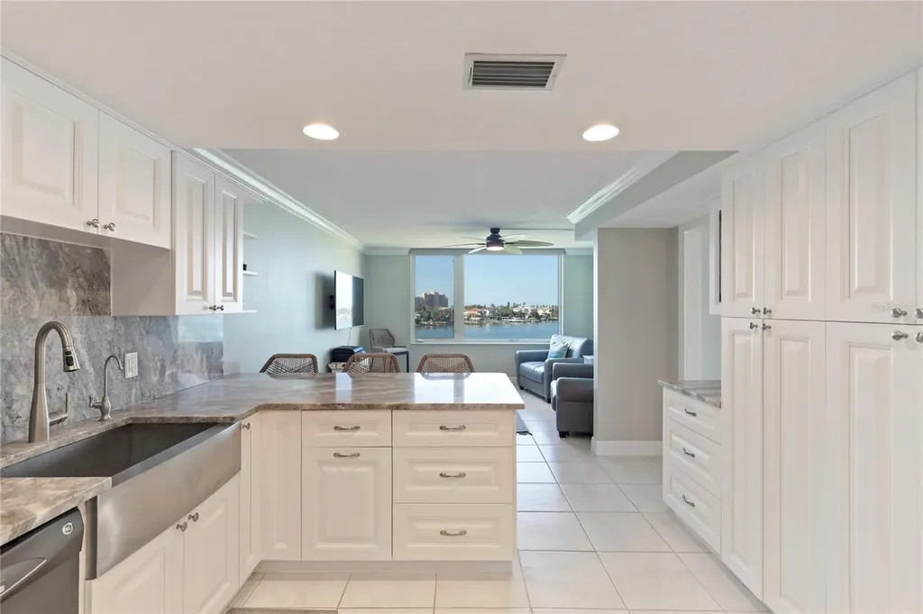 736 Island Way Clearwater FL 33767