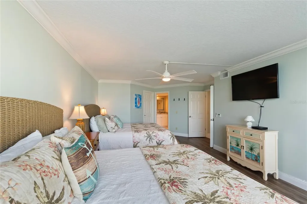 736 Island Way Clearwater FL 33767