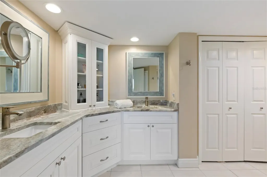 736 Island Way Clearwater FL 33767