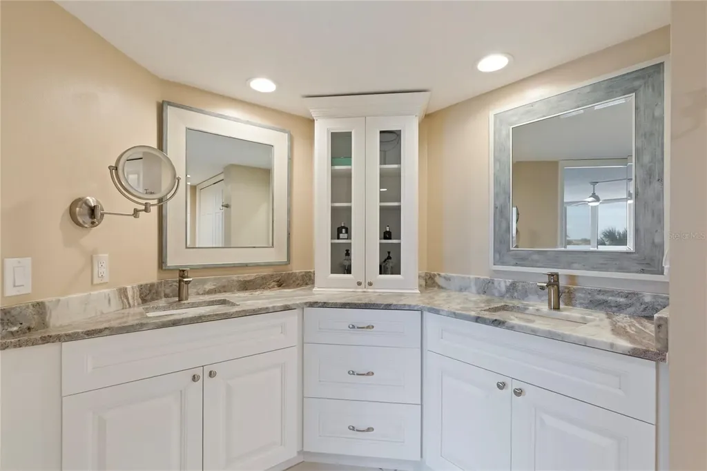 736 Island Way Clearwater FL 33767