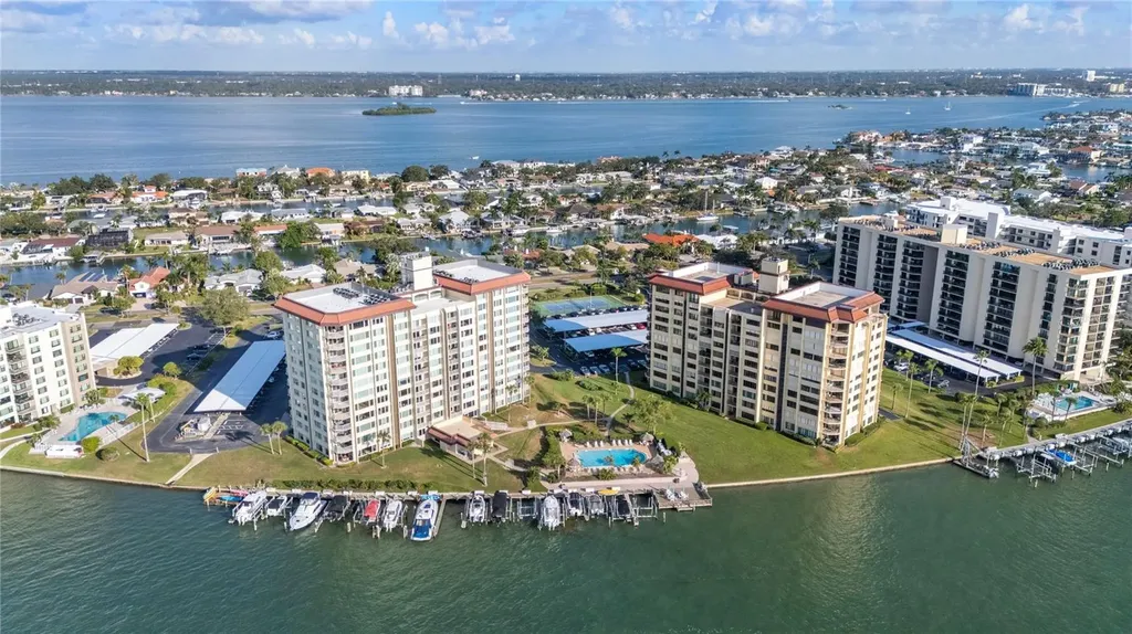 736 Island Way Clearwater FL 33767