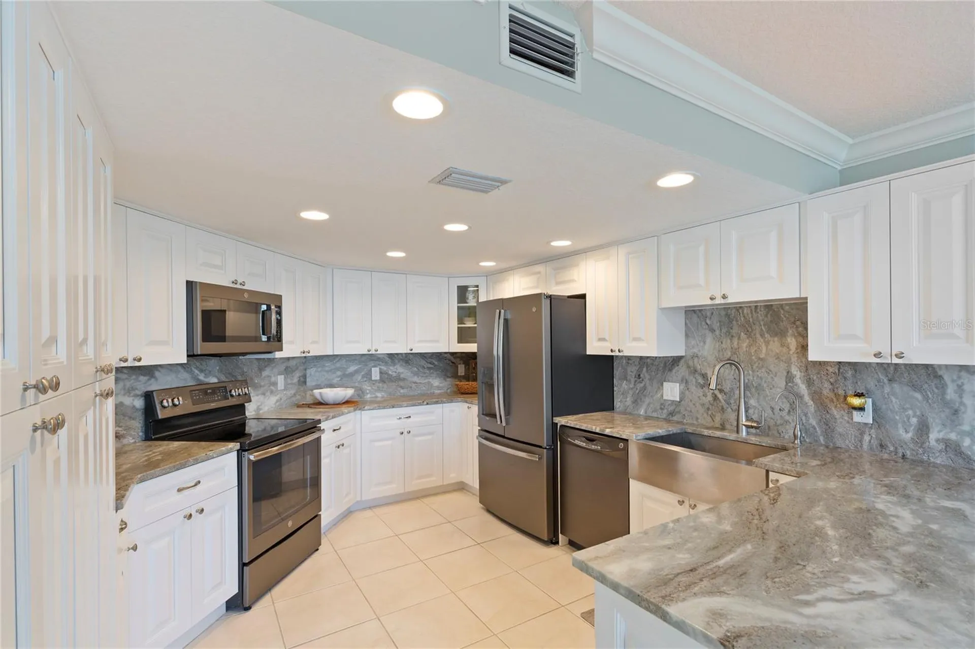 736 Island Way Clearwater FL 33767