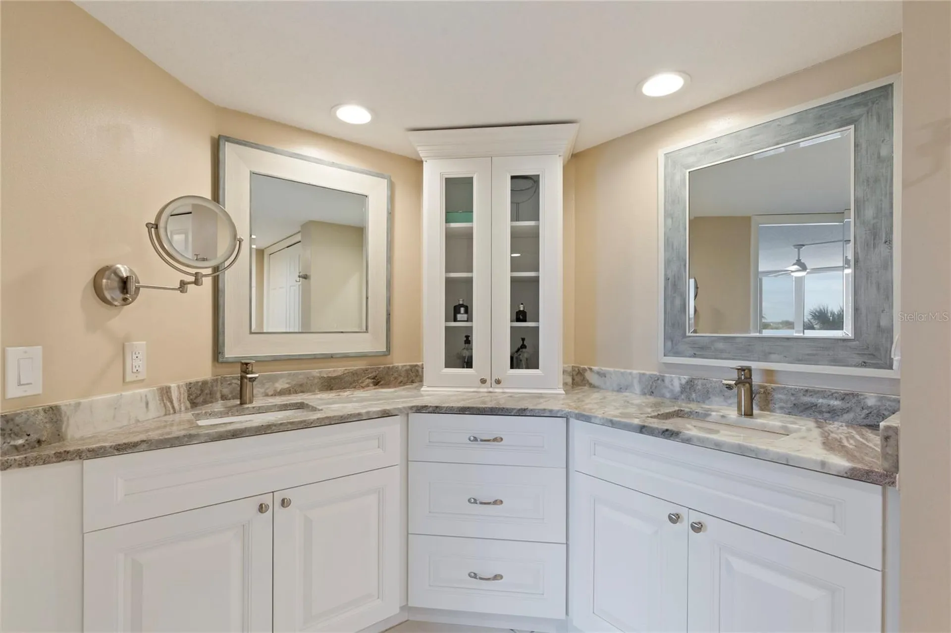 736 Island Way Clearwater FL 33767